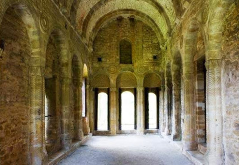 Interior Iglesia Santa María del Naranco, Oviedo