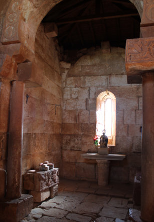 Interior Ermita de Santa María Quintanillas de la Viñas, Burgos.