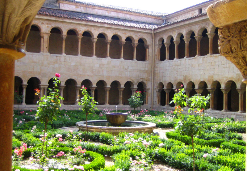 Patio del Claustro de Santo Domingo de Silos