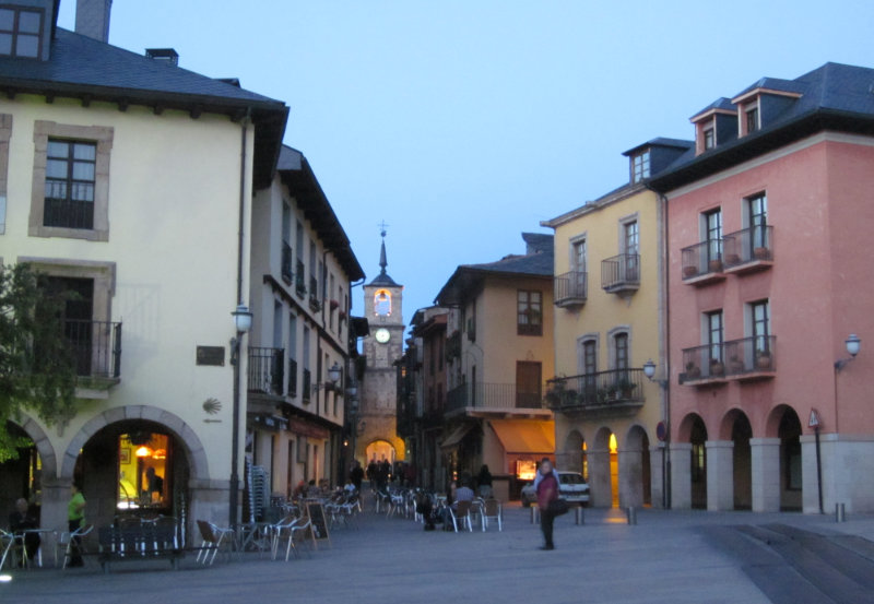 Puerta del Reloj vista desde la Plaza Mayor Ponferrada