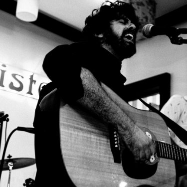 El cantante Jesús Albarrán durante un concierto. Foto: Fiama Cabrera