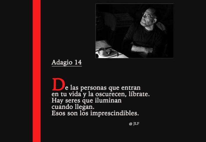 De las personas que entran en tu vida y la oscurecen, libérate. Hay seres que iluminan cuando llegan. Esos son los imprescindibles. JLF.
