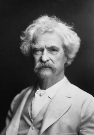 Samuel Langhorne Clemens (Mark Twain) fotografiado por A.F. Bradley, New York, Public domain, via Wikimedia Commons