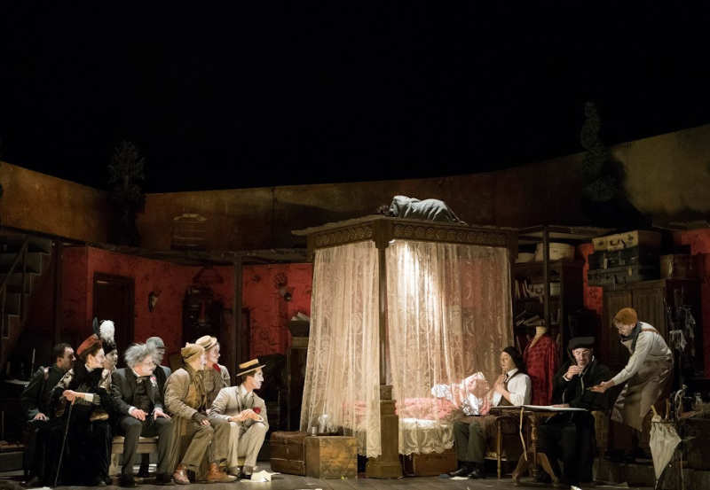 Gianni Schicchi. Opera de Giacomo Puccini. Producción: English Touring Opera, Hackney Empire, Londres. 2018. Diseño: Neil Irish. Iluminación: Guy Hoare.