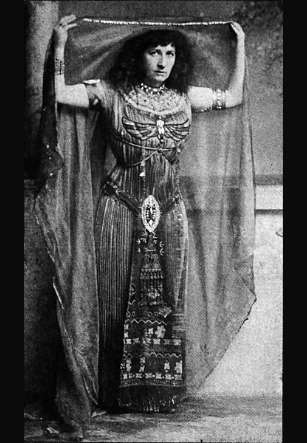 Aida - Johanna Gadski as Aida - The Victrola book of the opera 