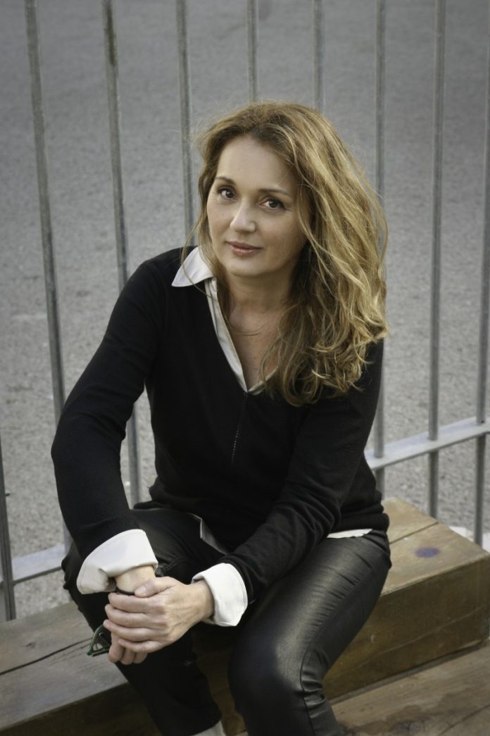 Autora de El camino de las Luciérnagas