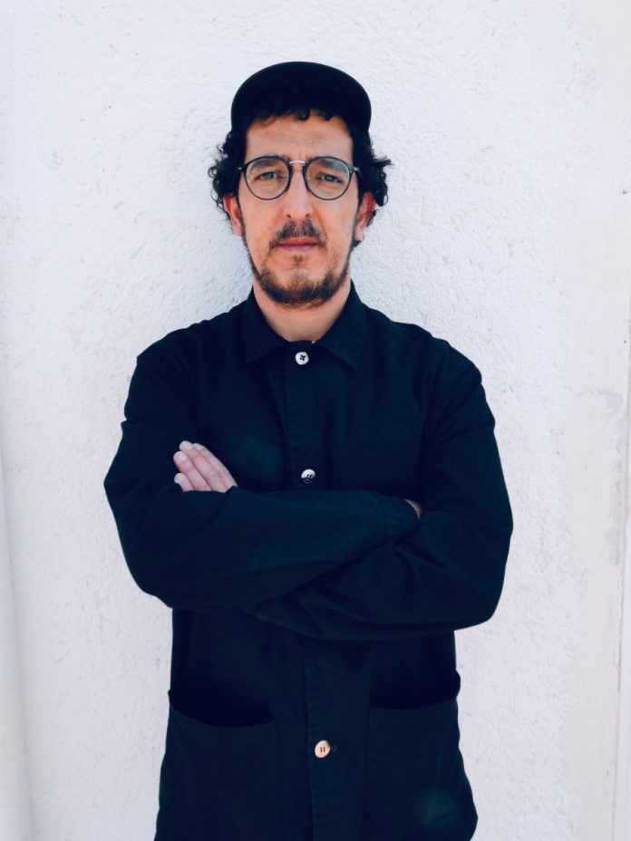 Autor de Nadie salva a las rosas