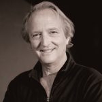 Cien motivos para suicidarse un poco y uno y medio para no hacerlo, de Juan Luis Mira Candel Cien motivos