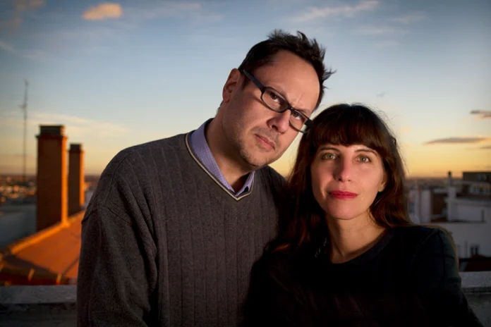 Autores de El enjambre