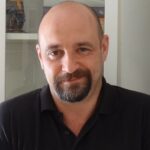 Alone at the top: sumergiéndonos en el laberinto mental de Carlos Sisí Alone at the top