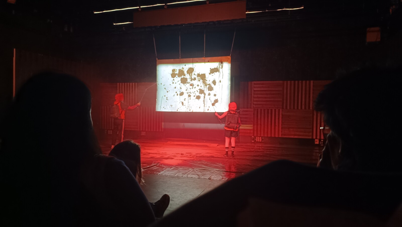 Tanya Beyeler, Gisbert, Apariencia, Intención, electrónica, escena, teatro central, 