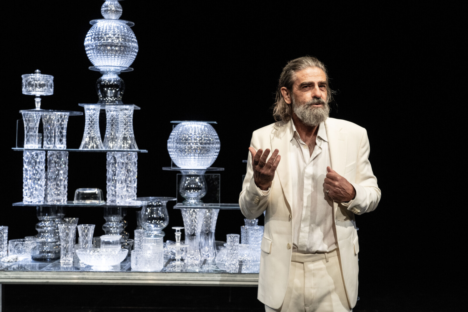 NEEDCOMPANY, TRES, AMIGOS, REALIDAD, TEATRO CENTRAL