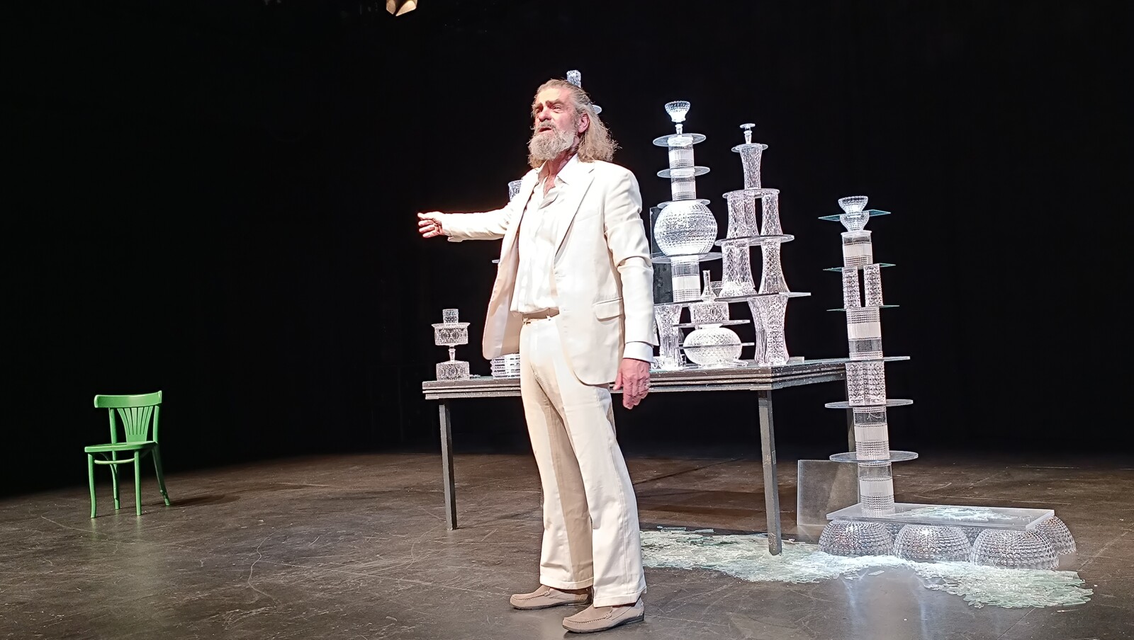 NEEDCOMPANY, TRES, AMIGOS, REALIDAD, TEATRO CENTRAL