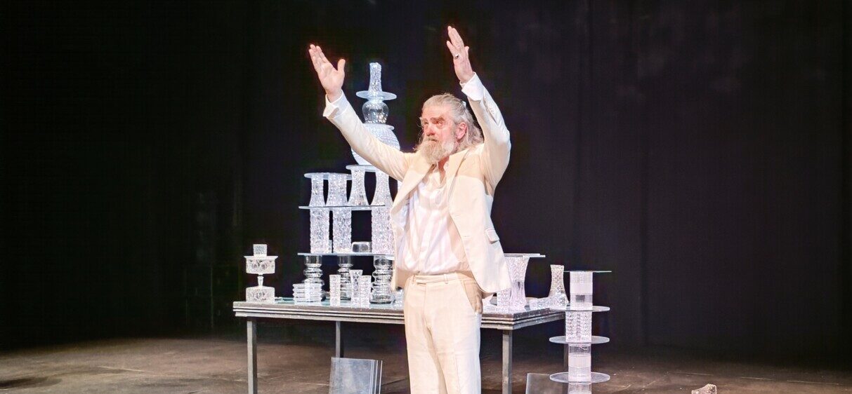 NEEDCOMPANY, TRES, AMIGOS, REALIDAD, TEATRO CENTRAL