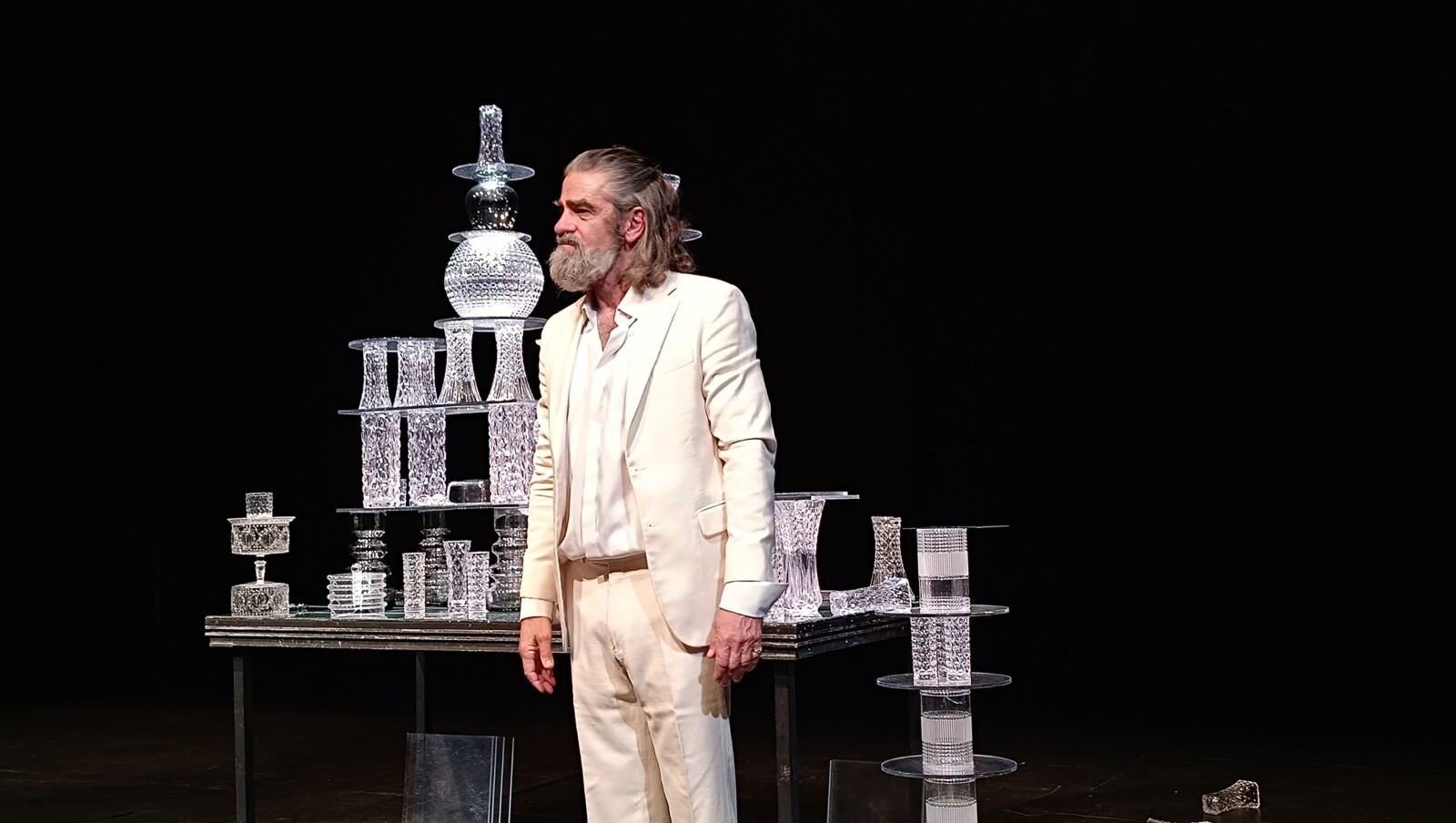 NEEDCOMPANY, TRES, AMIGOS, REALIDAD, TEATRO CENTRAL