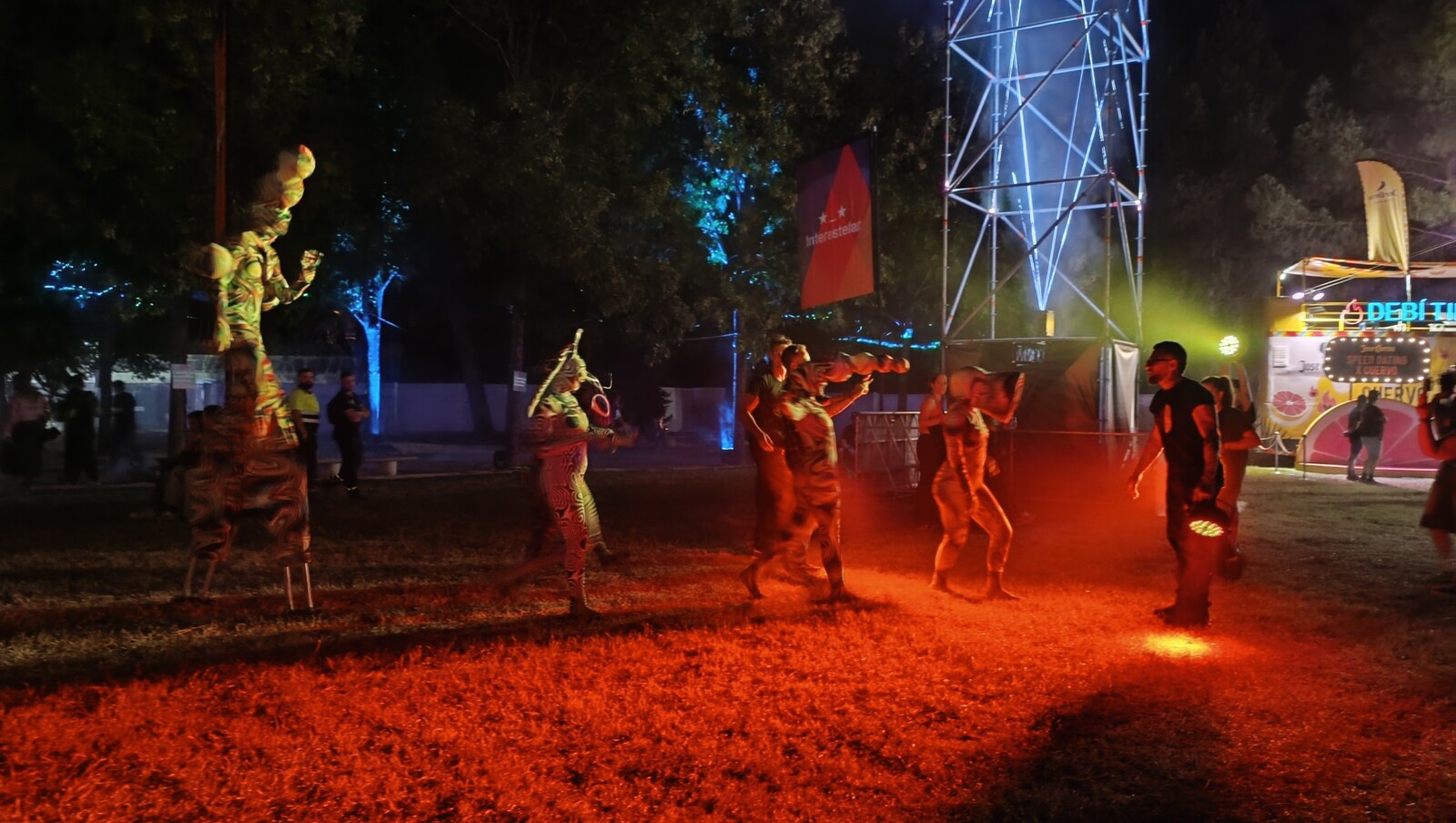 INTERESTELAR, MISS CAFEINA, PARTITURA PARA EL FUEGO